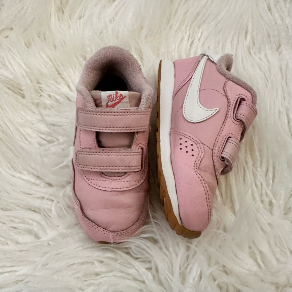 Nike Toddler Girls Pink Glaze MD Valiant SE Size 9